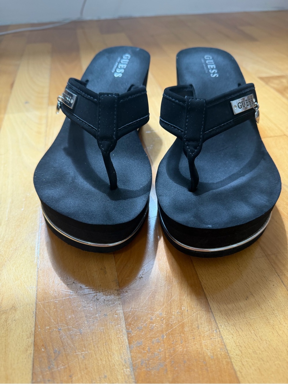 GUESS Black Wedge Platform Flip Flop Sandals Size 9 - Picture 3 of 16